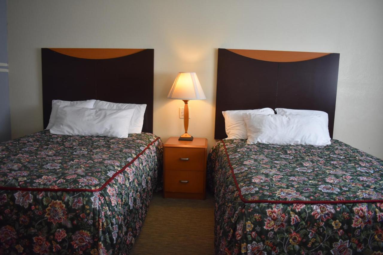 East Norwich Inn Экстерьер фото