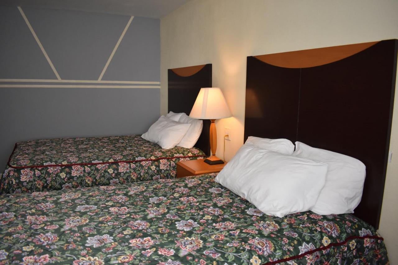 East Norwich Inn Экстерьер фото