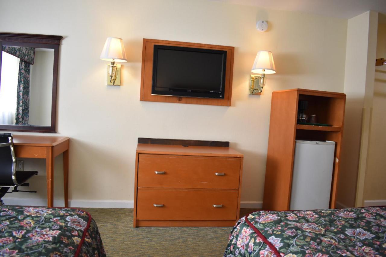 East Norwich Inn Экстерьер фото