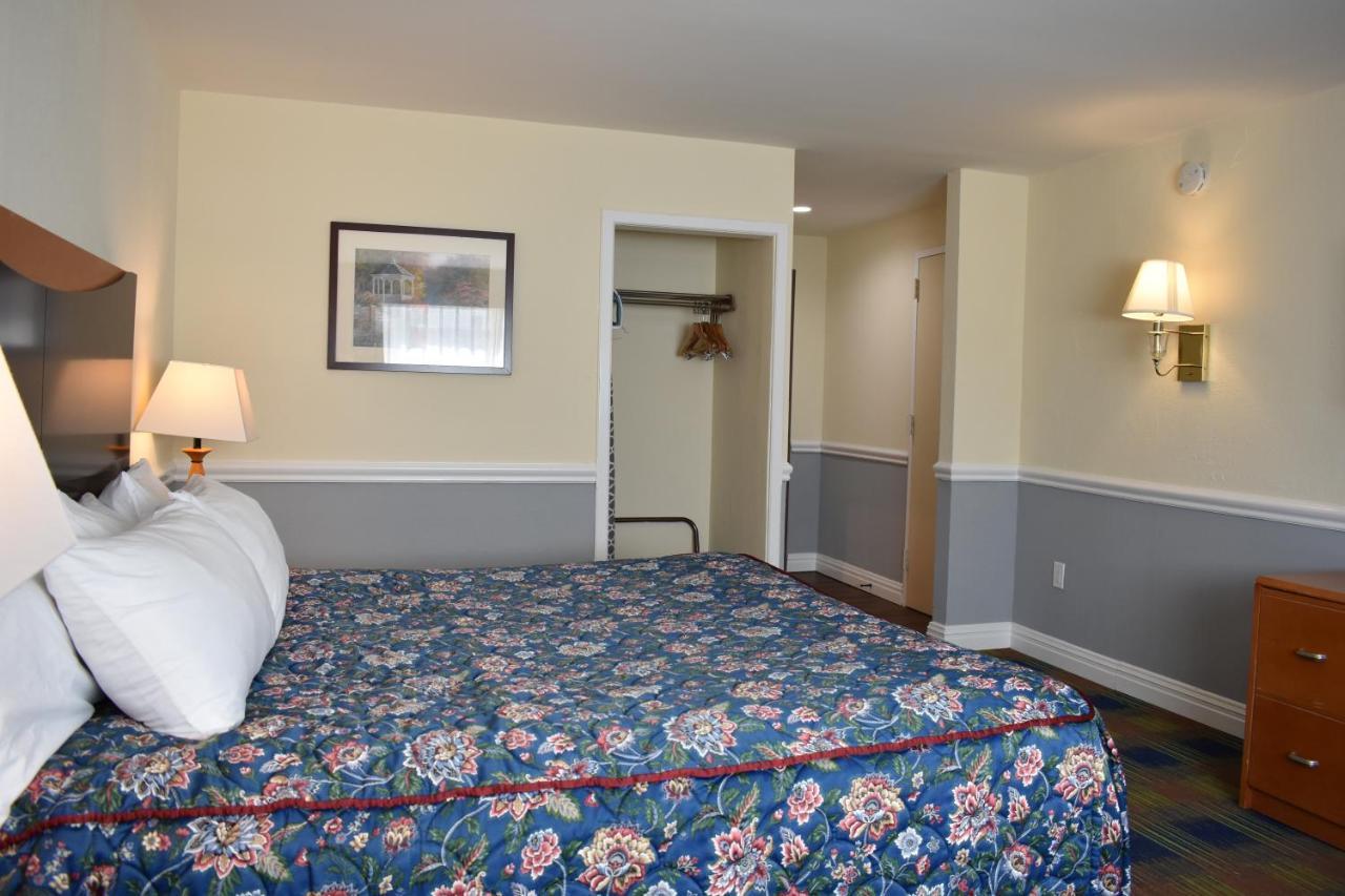 East Norwich Inn Экстерьер фото