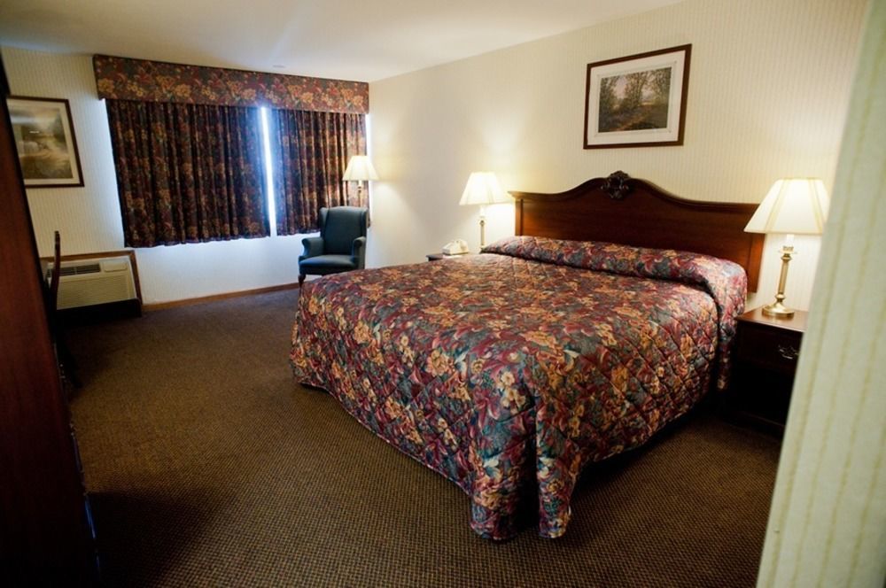East Norwich Inn Экстерьер фото