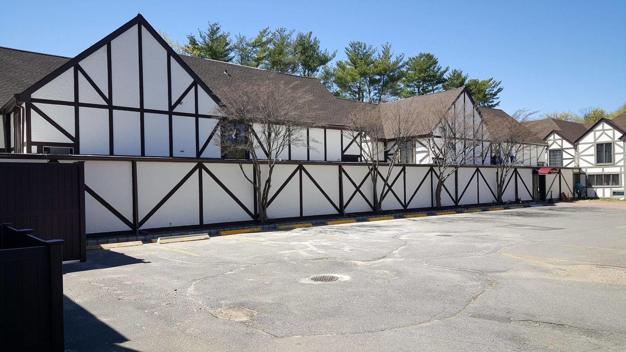East Norwich Inn Экстерьер фото